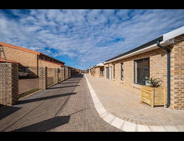 2 BEDROOM APARTMENT FOR SALE IN C PLACE